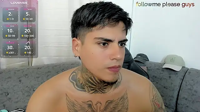 Snapshot of sweetlatinoboy chatting on August 3, 2026, 9:51 pm sweetlatinoboy online show from August 3, 2026, 9:51 pm