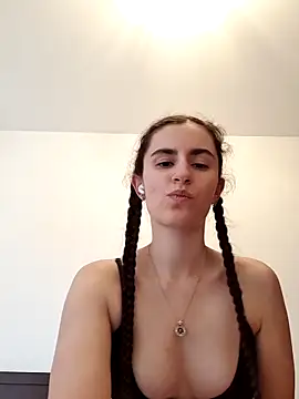 Snapshot of starlight_mo chatting on June 1, 2026, 2:19 pm starlight mo online show from June 1, 2026, 2:19 pm