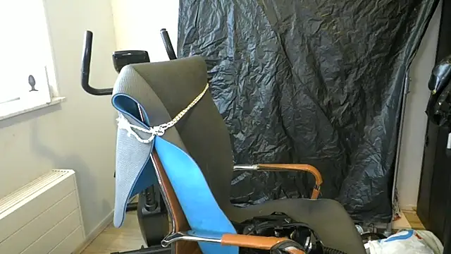 latexslaveboy online show from June 15, 2026, 8:49 am