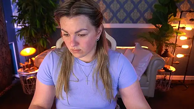 Snapshot of AlissyaGrayy chatting on June 23, 2026, 12:47 pm AlissyaGrayy online show from June 23, 2026, 12:47 pm