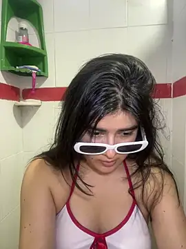 LinaEvansonn online show from April 13, 2026, 10:37 pm