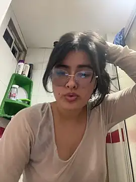 LinaEvansonn online show from April 15, 2026, 1:01 am