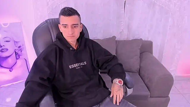 Snapshot of Ethann_Boy chatting on March 24, 2026, 10:04 pm Ethann Boy online show from March 24, 2026, 10:04 pm