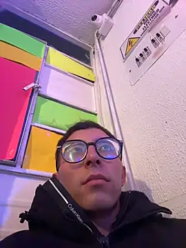 LeonBlazze online show from April 19, 2026, 4:45 am