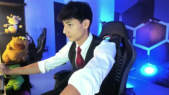 Snapshot of MaxiimoRomano_ chatting on July 10, 2026, 7:05 pm MaxiimoRomano online show from July 10, 2026, 7:05 pm