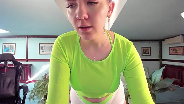 Kirarustle1 online show from June 2, 2026, 1:40 am