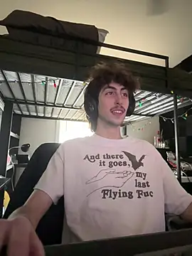 Snapshot of zerces111 chatting on March 25, 2026, 9:32 pm zerces111 online show from March 25, 2026, 9:32 pm