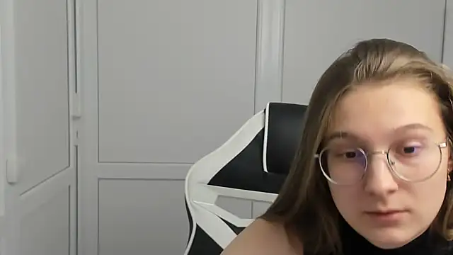 Mia kristal online show from March 24, 2026, 8:08 am