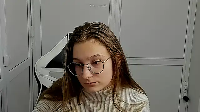Mia kristal online show from April 10, 2026, 12:54 pm