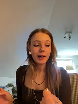 SophiaWestend online show from March 26, 2026, 9:37 am