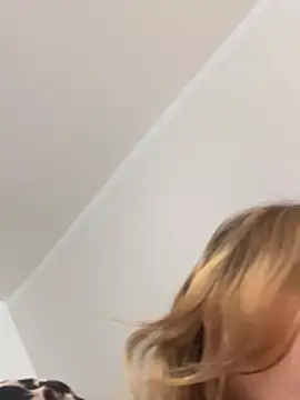 SophiaWestend online show from April 3, 2026, 1:20 pm