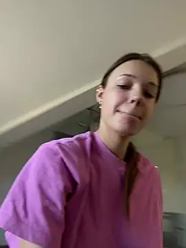 SophiaWestend online show from April 8, 2026, 8:47 am