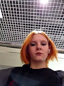 NinaParri online show from April 4, 2026, 3:16 am