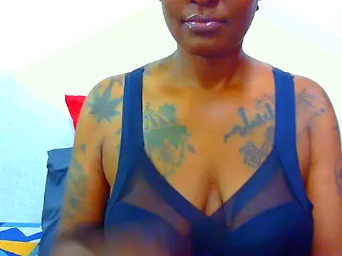 Tattooedgoddess33 online show from April 12, 2026, 4:23 pm