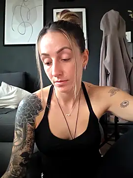 Snapshot of NicoleKaiser chatting on March 27, 2026, 5:01 pm NicoleKaiser online show from March 27, 2026, 5:01 pm