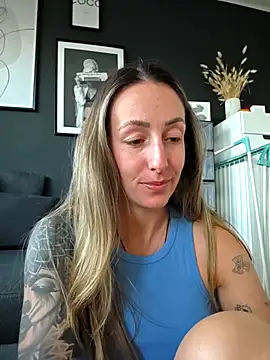Snapshot of NicoleKaiser chatting on April 7, 2026, 5:02 pm NicoleKaiser online show from April 7, 2026, 5:02 pm