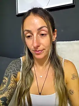 Snapshot of NicoleKaiser chatting on May 6, 2026, 6:35 pm NicoleKaiser online show from May 6, 2026, 6:35 pm