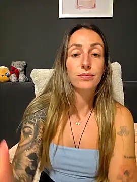 Snapshot of NicoleKaiser chatting on May 7, 2026, 6:13 pm NicoleKaiser online show from May 7, 2026, 6:13 pm