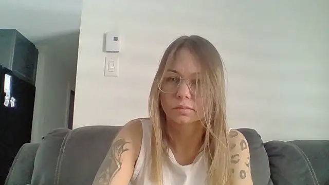 Snapshot of Couple_qc chatting on March 21, 2026, 6:00 pm Couple qc online show from March 21, 2026, 6:00 pm