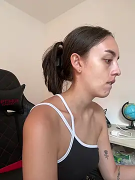 Lauren Storm online show from July 23, 2026, 5:33 pm