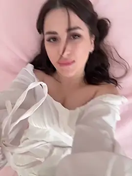Alana Loveee online show from April 1, 2026, 1:52 pm