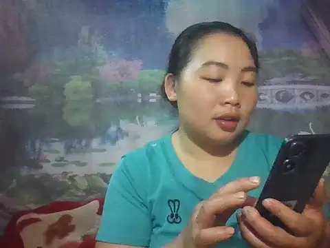 Huemy098 online show from April 22, 2026, 1:56 pm