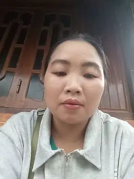 Huemy098 online show from May 17, 2026, 11:23 pm
