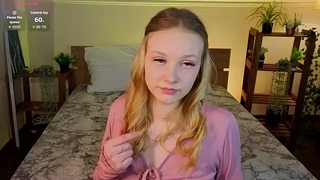 StaceyyJones online show from April 20, 2026, 11:24 am