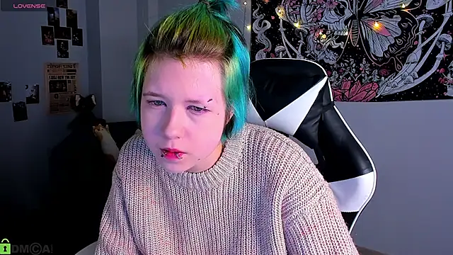 LittleKittenStar online show from April 19, 2026, 2:55 am