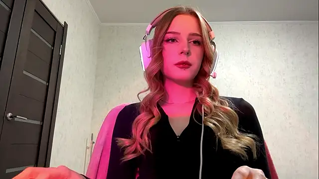 hikkiii online show from March 18, 2026, 3:26 pm