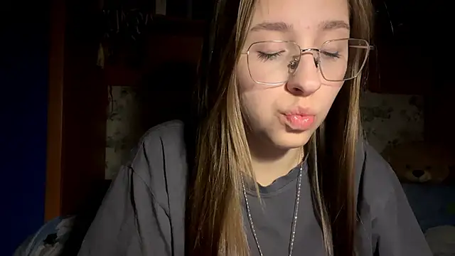 Vickyfaith online show from April 8, 2026, 9:37 pm