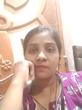 Snapshot of LovelyRenu chatting on March 25, 2026, 8:53 am LovelyRenu online show from March 25, 2026, 8:53 am