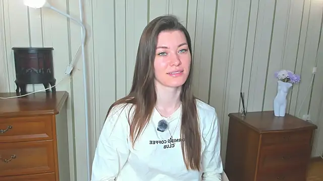 JulissaLipoma online show from April 4, 2026, 7:17 am