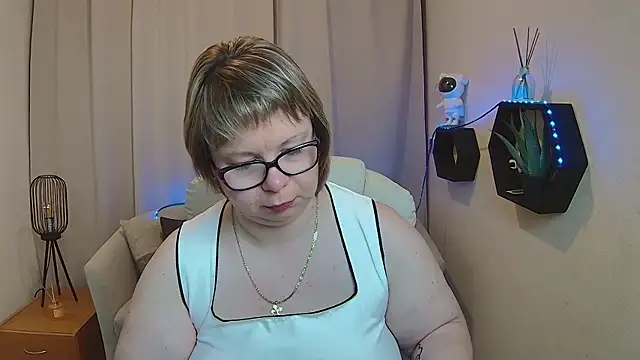 BonnnyBoobsy online show from May 12, 2026, 12:02 pm