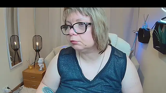 BonnnyBoobsy online show from May 17, 2026, 12:23 pm