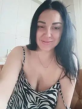 Snapshot of Elsie-Nora chatting on July 8, 2026, 5:34 am Elsie-Nora online show from July 8, 2026, 5:34 am