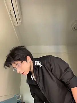 kissbaby-111 online show from April 4, 2026, 6:00 am