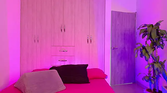 Snapshot of isabellahofmann chatting on April 14, 2026, 10:27 pm isabellahofmann online show from April 14, 2026, 10:27 pm