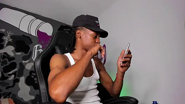 Snapshot of Bryxxxon chatting on April 1, 2026, 9:12 pm Bryxxxon online show from April 1, 2026, 9:12 pm