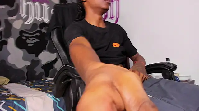 Snapshot of Bryxxxon chatting on April 2, 2026, 6:05 pm Bryxxxon online show from April 2, 2026, 6:05 pm