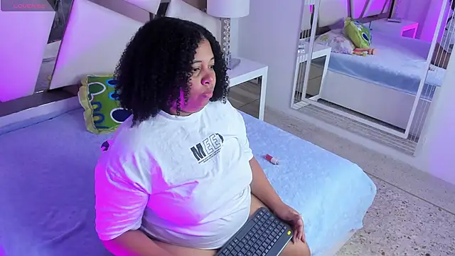 PhyllisDunbar online show from April 25, 2026, 7:44 pm