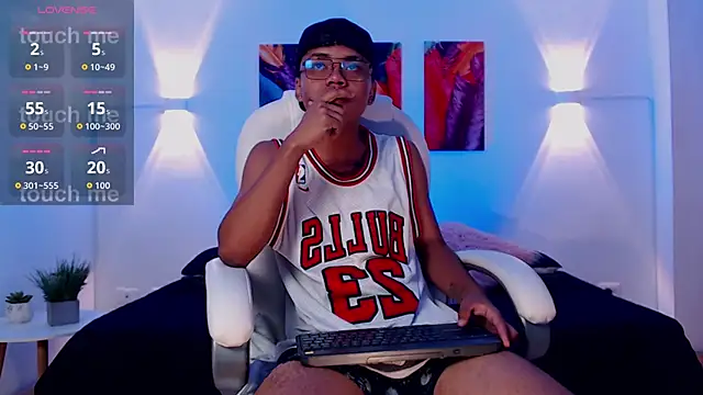 thiagosterling online show from April 8, 2026, 11:27 pm