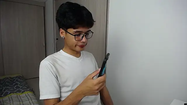 ronald maximo19 online show from April 2, 2026, 4:43 am