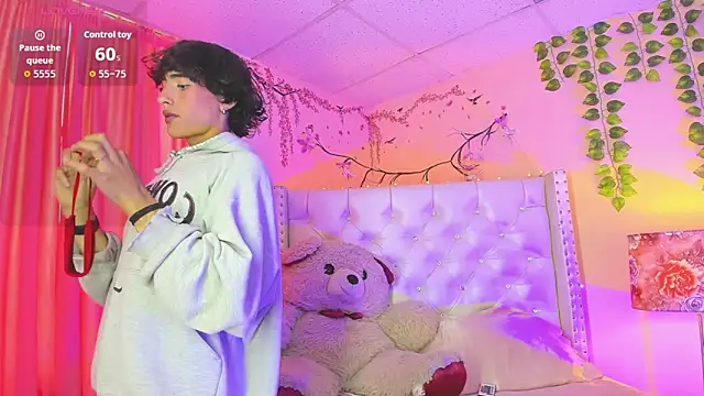 santy fox online show from April 3, 2026, 12:36 pm