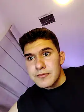 Cesrcolombiano online show from March 19, 2026, 2:26 am