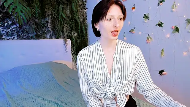 Snapshot of Kira__Cutie chatting on June 24, 2026, 9:03 pm Kira Cutie online show from June 24, 2026, 9:03 pm