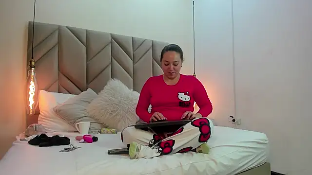 SabrinaVantress online show from April 13, 2026, 4:51 am