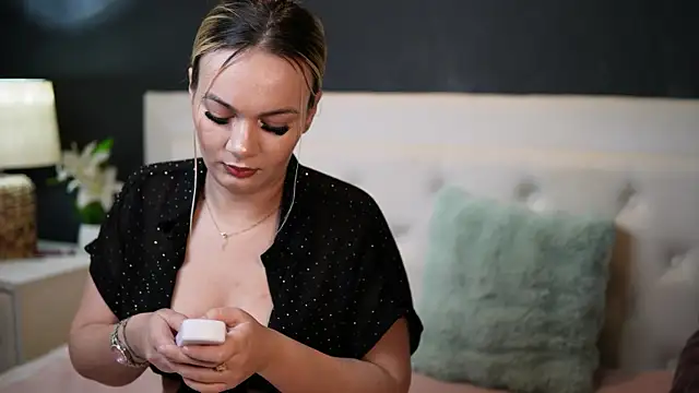 Snapshot of DaliaParis chatting on June 13, 2026, 8:29 pm DaliaParis online show from June 13, 2026, 8:29 pm