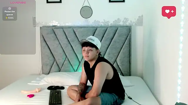 Snapshot of ValyX__ chatting on March 25, 2026, 6:36 pm ValyX online show from March 25, 2026, 6:36 pm