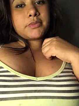 camilavixen20 online show from April 2, 2026, 11:13 pm